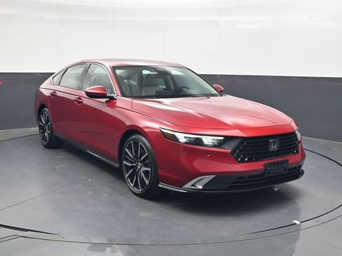 Used 2023 Honda Accord Touring image 2