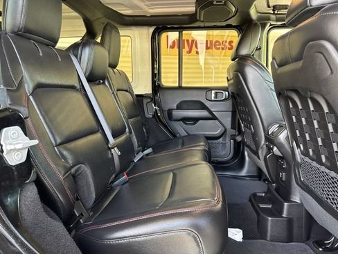 Used 2019 Jeep Wrangler Unlimited Rubicon w/ Dual Top Group AWD/4WD image 29