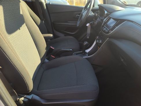 Used 2022 Chevrolet Trax LS w/ Tint and Cruise Package image 18