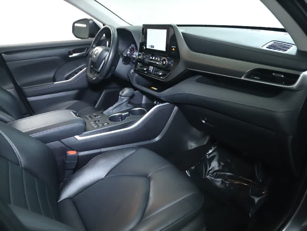 Used 2024 Toyota Highlander XLE AWD/4WD image 43