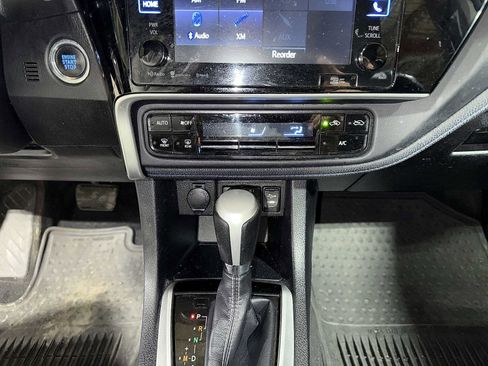 Used 2017 Toyota Corolla XSE image 22