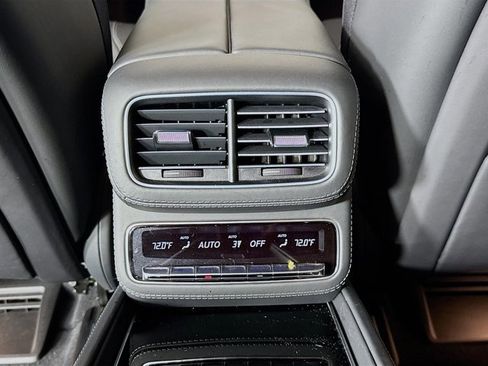 Used 2024 Mercedes-Benz Maybach GLS 600 4MATIC image 27