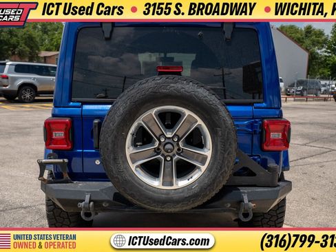 Used 2018 Jeep Wrangler Unlimited Sahara AWD/4WD image 3
