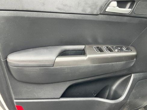 Used 2019 Kia Sportage LX FWD image 24