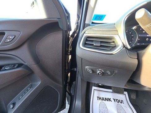 Used 2024 Chevrolet Equinox Premier image 16