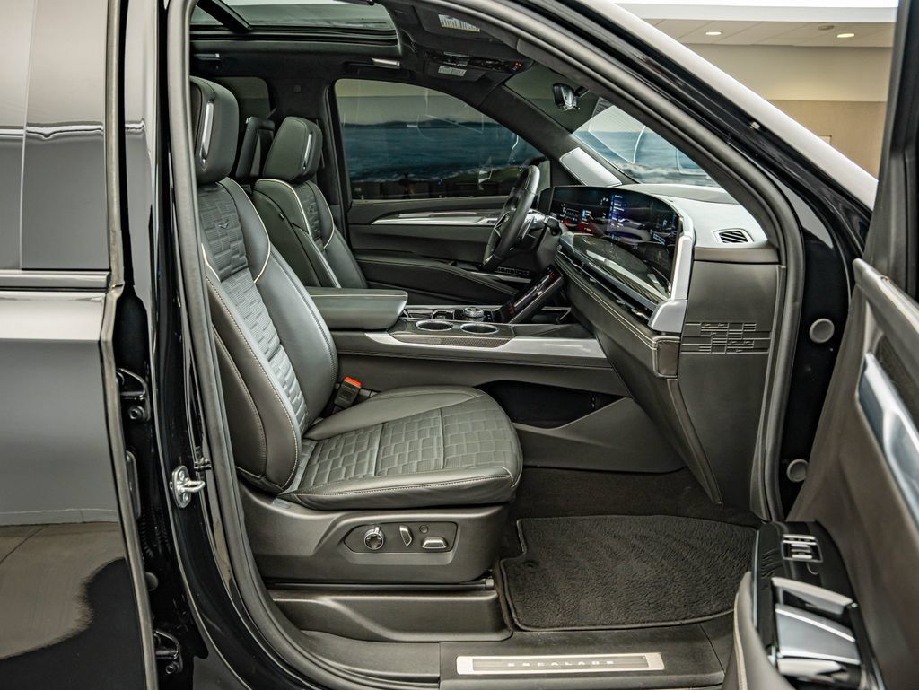 Used 2025 Cadillac Escalade V AWD/4WD image 44