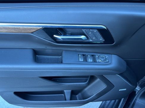 Used 2025 Chevrolet Suburban High Country image 19