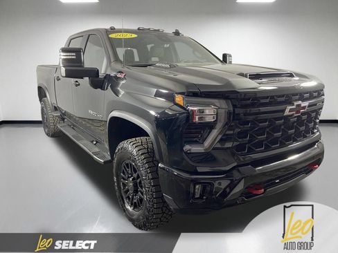Used 2026 Chevrolet Silverado 2500 ZR2 AWD/4WD image 9