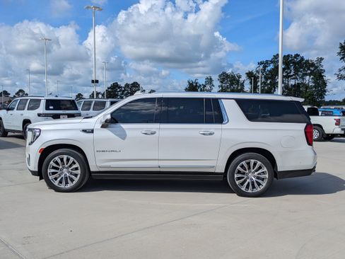 Used 2023 GMC Yukon XL Denali w/ Advanced Technology Package AWD/4WD image 2