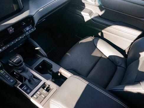 Used 2025 Toyota Land Cruiser image 38