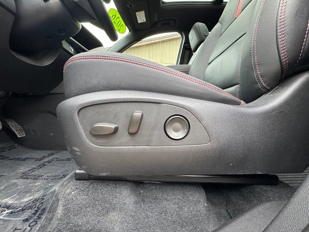 Used 2026 Chevrolet Traverse RS w/ LPO, Floor Liner Package AWD/4WD image 18