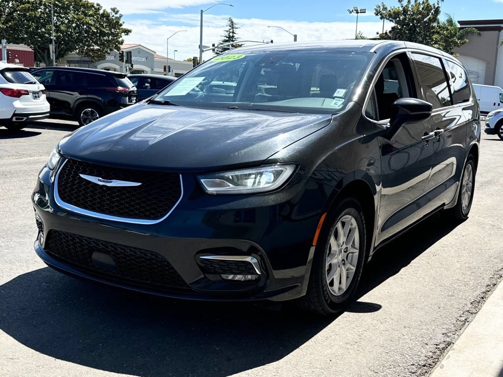 Used 2023 Chrysler Pacifica Touring-L FWD image 7