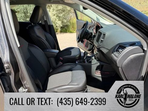 Used 2020 Jeep Compass Trailhawk w/ Cold Weather Group AWD/4WD image 36