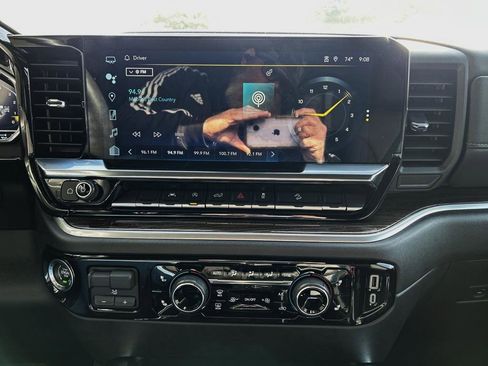 Used 2024 Chevrolet Silverado 1500 RST image 17