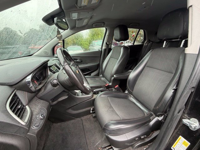 Used 2019 Chevrolet Trax LT w/ LT Convenience Package FWD image 12