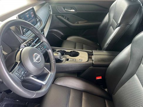 Used 2023 Nissan Rogue SV w/ SV Premium B Package image 9