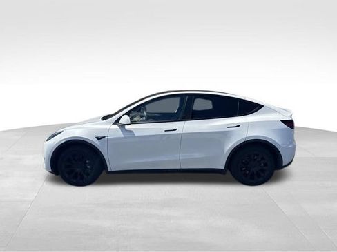 Used 2024 Tesla Model Y Long Range AWD/4WD image 6