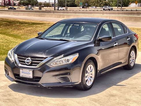 Used 2016 Nissan Altima 2.5 S w/ Power Driver Seat Package FWD image 2