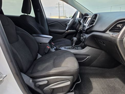 Used 2021 Jeep Cherokee Latitude w/ Mopar Interior Package FWD image 20