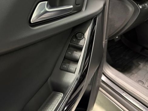 Used 2025 Chevrolet Equinox LT w/ Convenience Package II FWD image 12