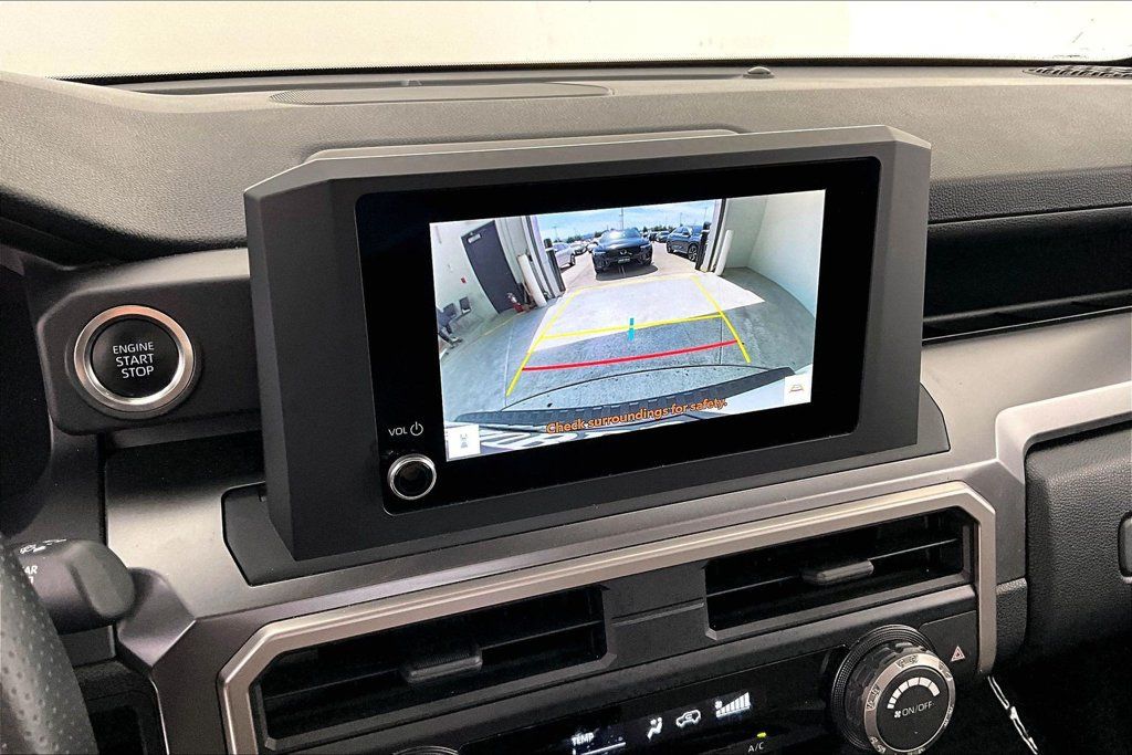 Used 2025 Toyota 4Runner SR5 AWD/4WD image 28