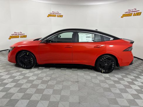 New 2026 Nissan Sentra SR w/ Floor Mat Package image 2