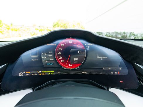 Used 2024 Ferrari SF90 Spider image 91