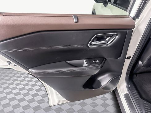 Used 2022 Nissan Rogue Platinum w/ Head-Up Display Package image 26