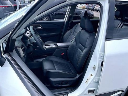 Certified 2024 Nissan Rogue Platinum w/ Platinum Premium Package FWD image 18