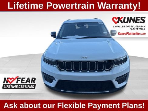 Used 2024 Jeep Grand Cherokee Laredo image 4