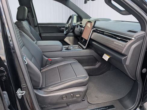 Certified 2025 GMC Sierra EV Denali AWD/4WD image 9