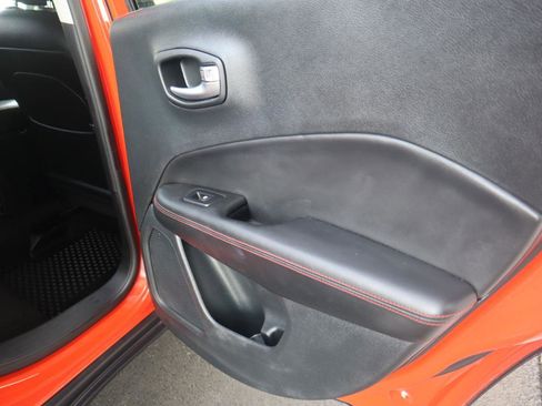 Used 2020 Jeep Compass Trailhawk w/ Leather Interior Group AWD/4WD image 49