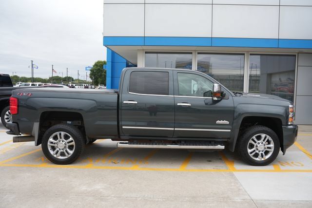 Used 2018 Chevrolet Silverado 2500 High Country w/ Duramax Plus Package AWD/4WD image 29