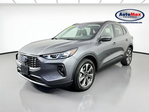 Used 2025 Ford Escape Platinum AWD/4WD image 5