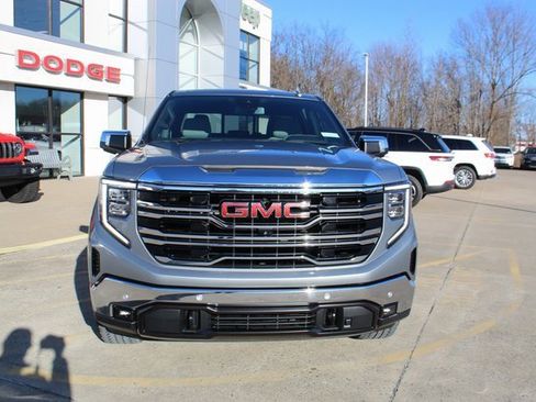 Used 2023 GMC Sierra 1500 SLT image 9