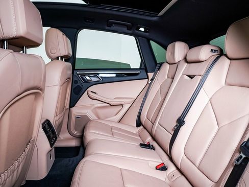 Certified 2025 Porsche Macan image 17