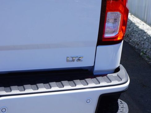 Used 2017 Chevrolet Silverado 1500 LTZ Z71 w/ LTZ Plus Package AWD/4WD image 8