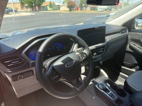 Used 2023 Ford Escape Platinum AWD/4WD image 6