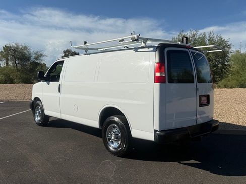 Used 2018 Chevrolet Express 2500 RWD image 3