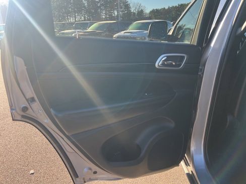 Certified 2019 Jeep Grand Cherokee Laredo image 15