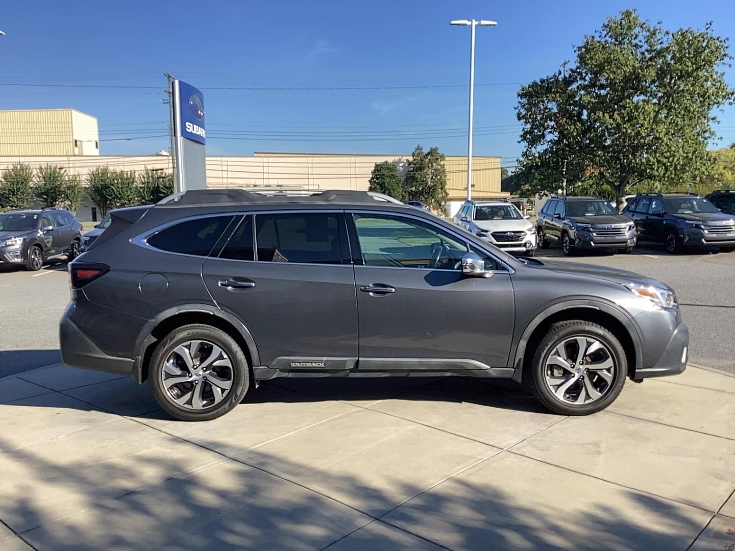 Used 2020 Subaru Outback Touring w/ Popular Package #2 AWD/4WD image 3