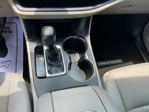 Used 2019 Toyota Highlander LE FWD image 21