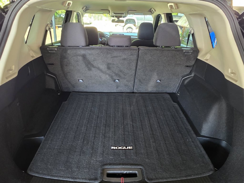 Used 2024 Nissan Rogue S FWD image 12