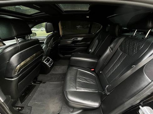 Used 2019 BMW 750i w/ Executive Package image 10