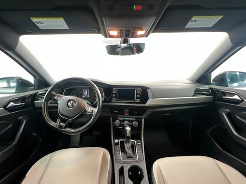 Used 2020 Volkswagen Jetta R-Line w/ R-Line Cold Weather Package FWD image 9