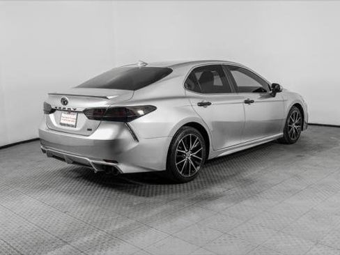 Used 2021 Toyota Camry SE image 6