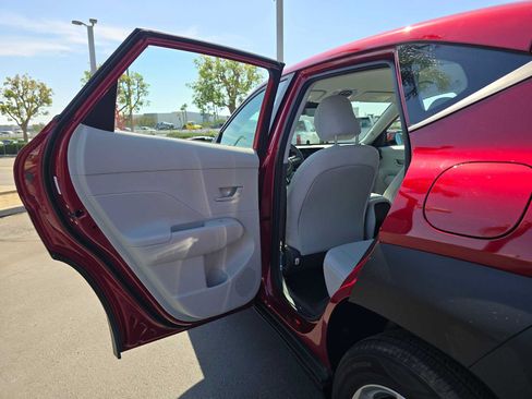 Used 2026 Hyundai Kona SE FWD image 15