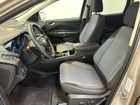 Used 2017 Ford Escape SE w/ Equipment Group 201A AWD/4WD image 4
