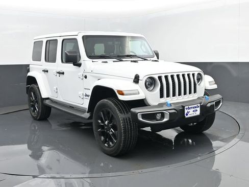 Used 2023 Jeep Wrangler Unlimited Sahara w/ Dual Top Group AWD/4WD image 3