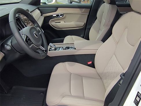 New 2026 Volvo XC90 B6 Plus image 16
